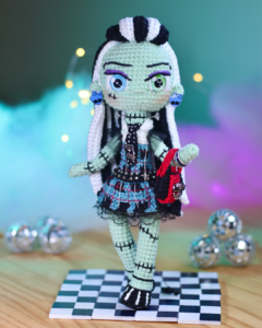 BONECA FRANKIE STEIN MH AMIGURUMI