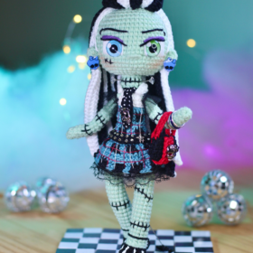 BONECA FRANKIE STEIN MH AMIGURUMI
