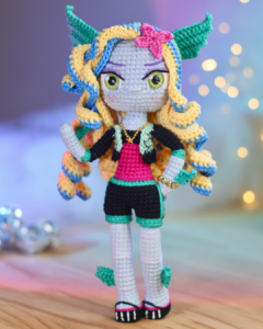 BONECA LAGOONA BLUE MH AMIGURUMI