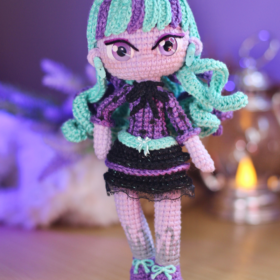 BONECA TWYLA MH AMIGURUMI