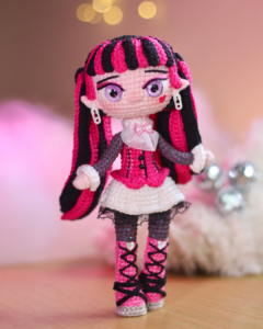 BONECA DRACULAURA MONSTER HIGH AMIGURUMI