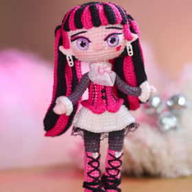 BONECA DRACULAURA MONSTER HIGH AMIGURUMI